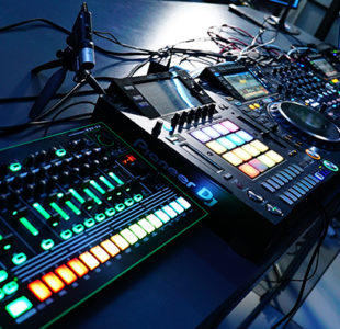 Aprende como sincronizar drum machines en un dj set